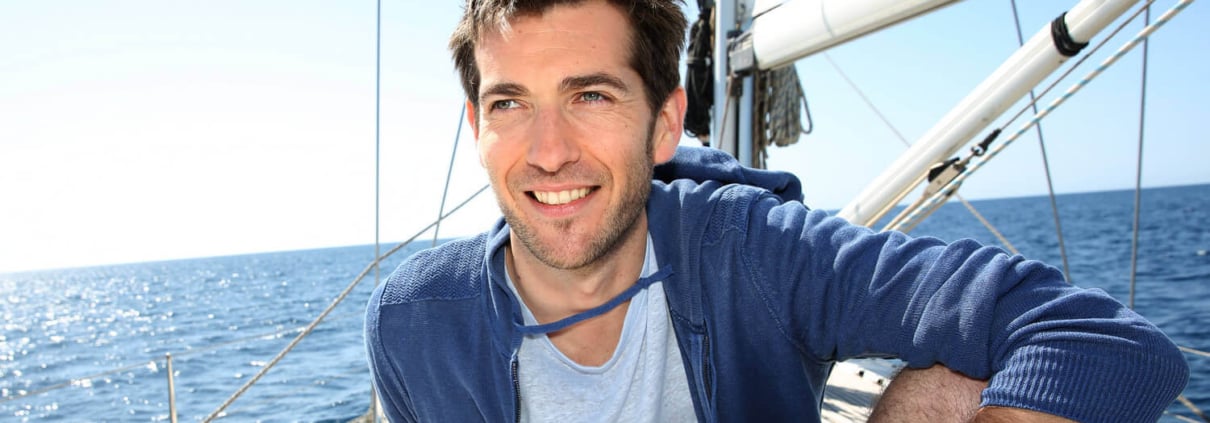Why Thinning Hair in Men Starts Young - Causes and Solutions