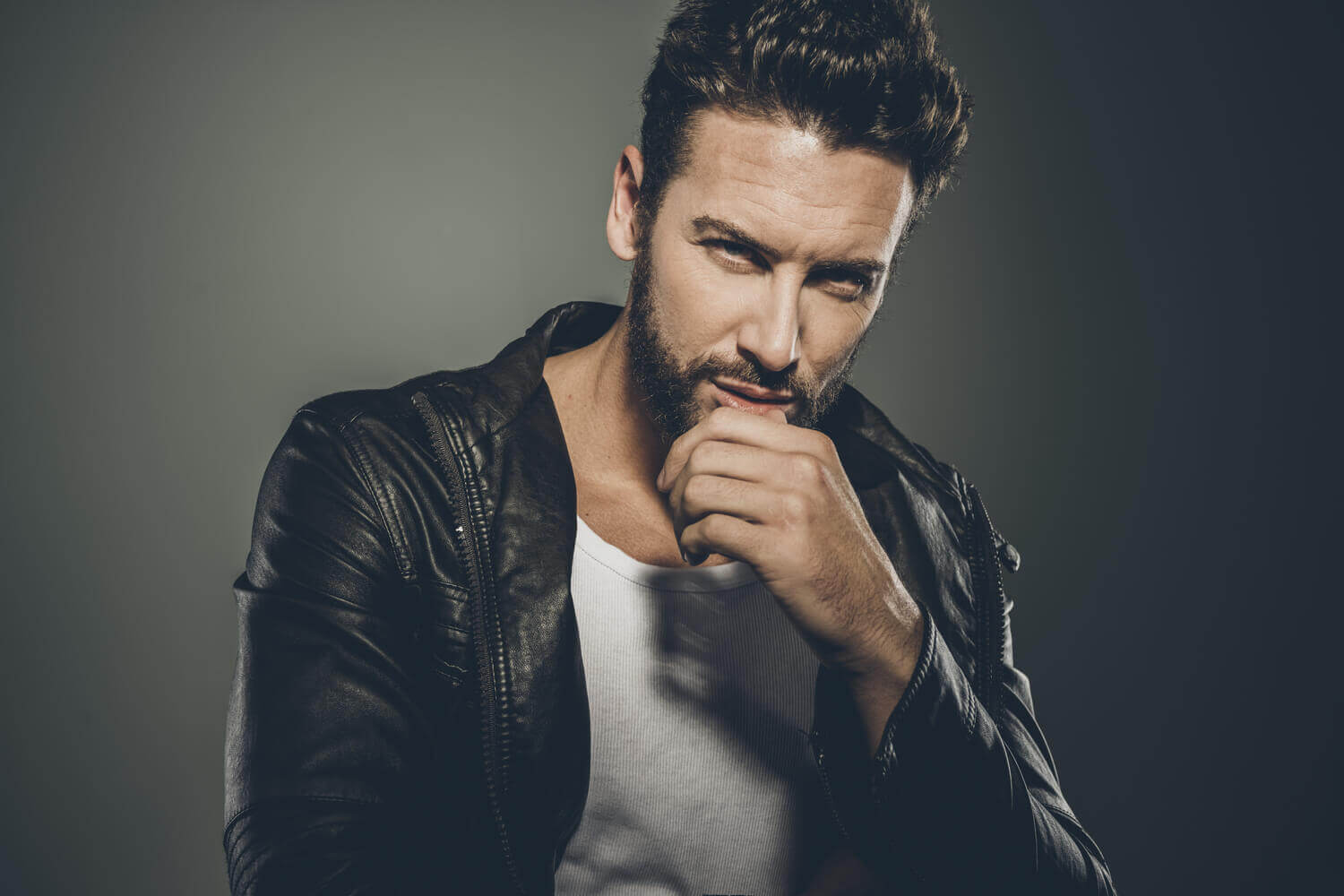 Why Thinning Hair in Men Starts Young - Causes and Solutions